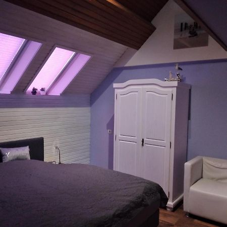 Ferienwohnung "Kunterbunt" Mit Burgblick Und Dachterrasse Моншау Экстерьер фото